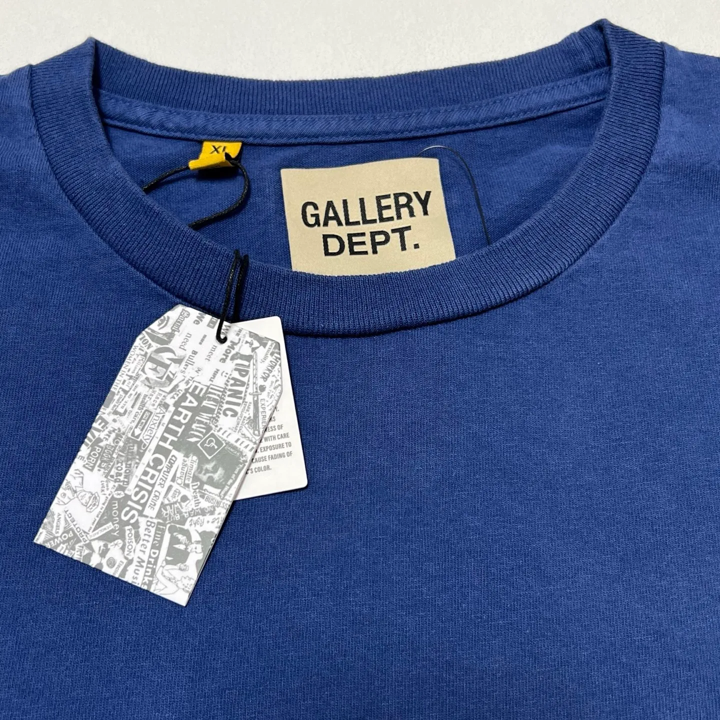 GALLERY DEPT. FRENCH TEE/NAVY New colors in stock Navy blue French LOGO short sleeves Washed blue S-XL Ready-made garments Asso special piece dyeing Rewashed water printing distressed treatment Cylindrical fabric without side seams Non-open version Original development Complete accessories/matching Details in place